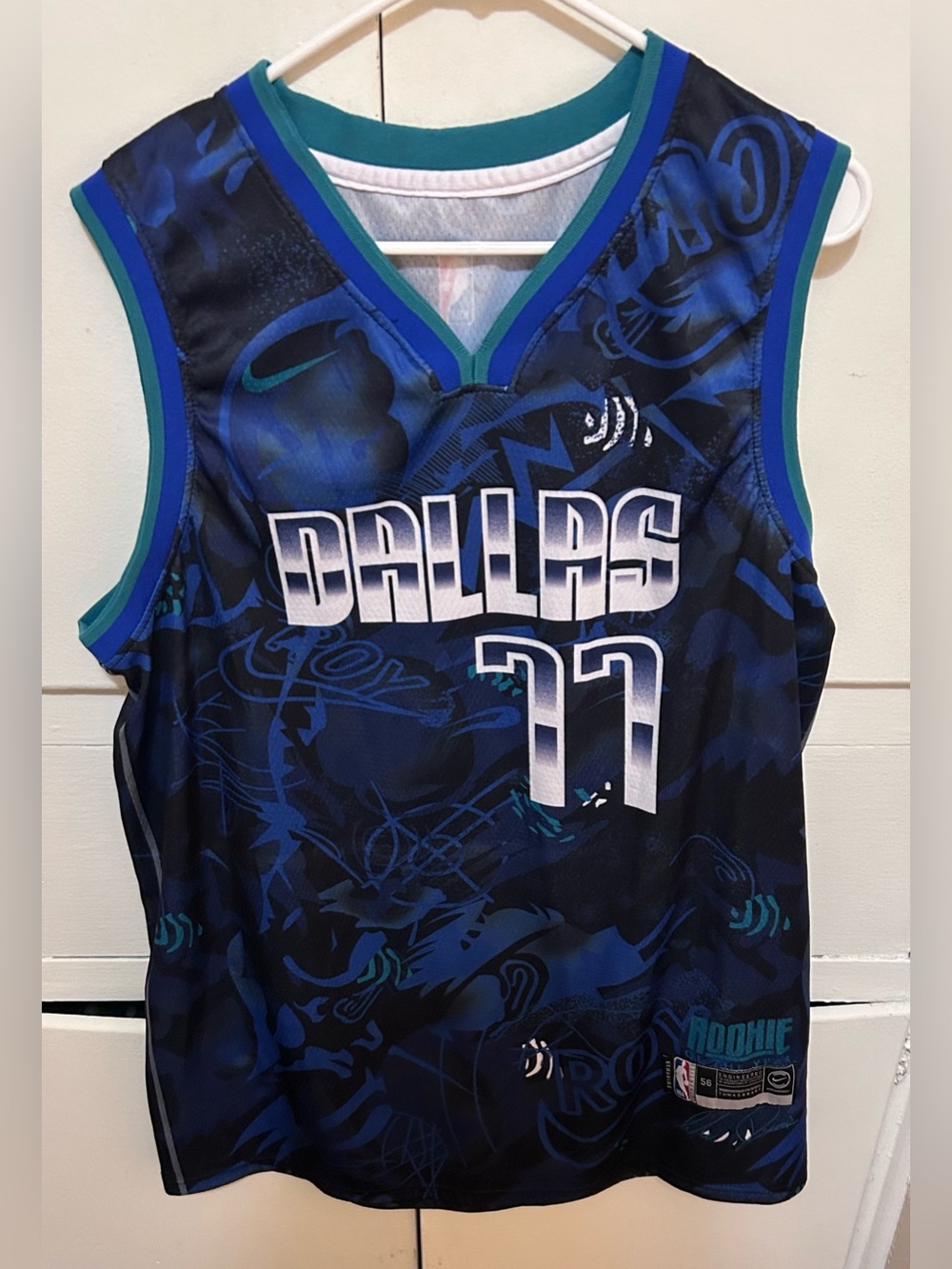 Luka rookie of tue year jersey size mens XL